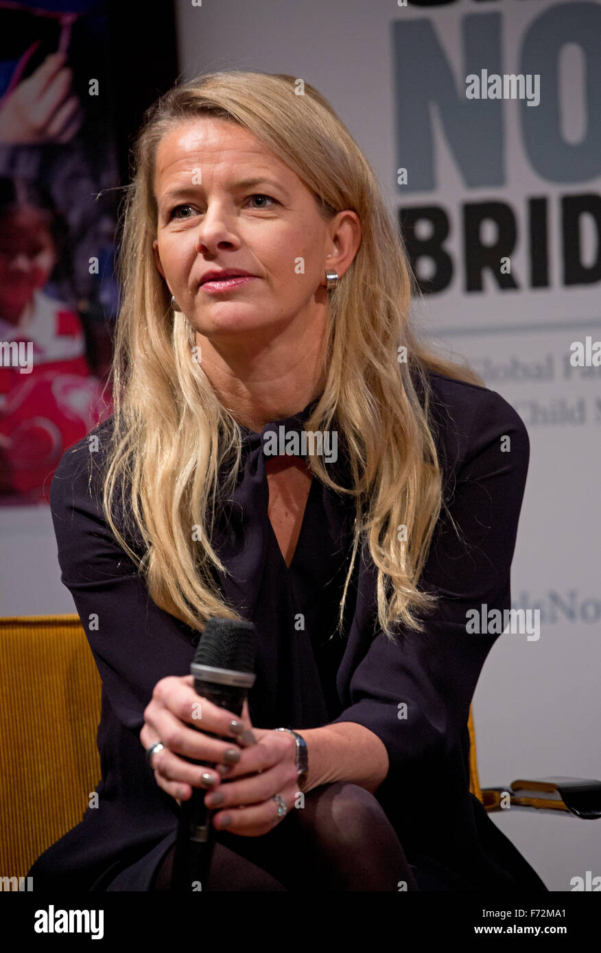 Amsterdam, Niederlande. 23. November 2015. Prinzessin Mabel von den Niederlanden an der Idfa Filmfestival teenage afghanischen Rapper und Aktivist Sonita zu treffen und ihr Film im Amsterdam, The Netherlands, 23. November 2015. Foto: Patrick van Katwijk / POINT DE VUE OUT - NO WIRE SERVICE-/ Dpa/Alamy Live News Stockfoto