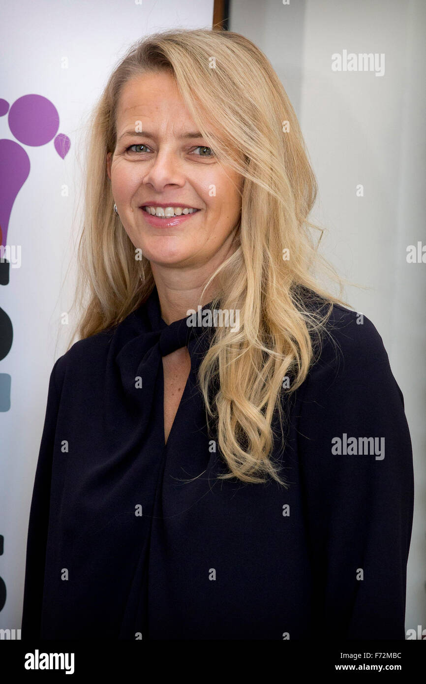 Amsterdam, Niederlande. 23. November 2015. Prinzessin Mabel von den Niederlanden an der Idfa Filmfestival teenage afghanischen Rapper und Aktivist Sonita zu treffen und ihr Film im Amsterdam, The Netherlands, 23. November 2015. Foto: Patrick van Katwijk - NO-Draht-SERVICE-/ Dpa/Alamy Live News Stockfoto