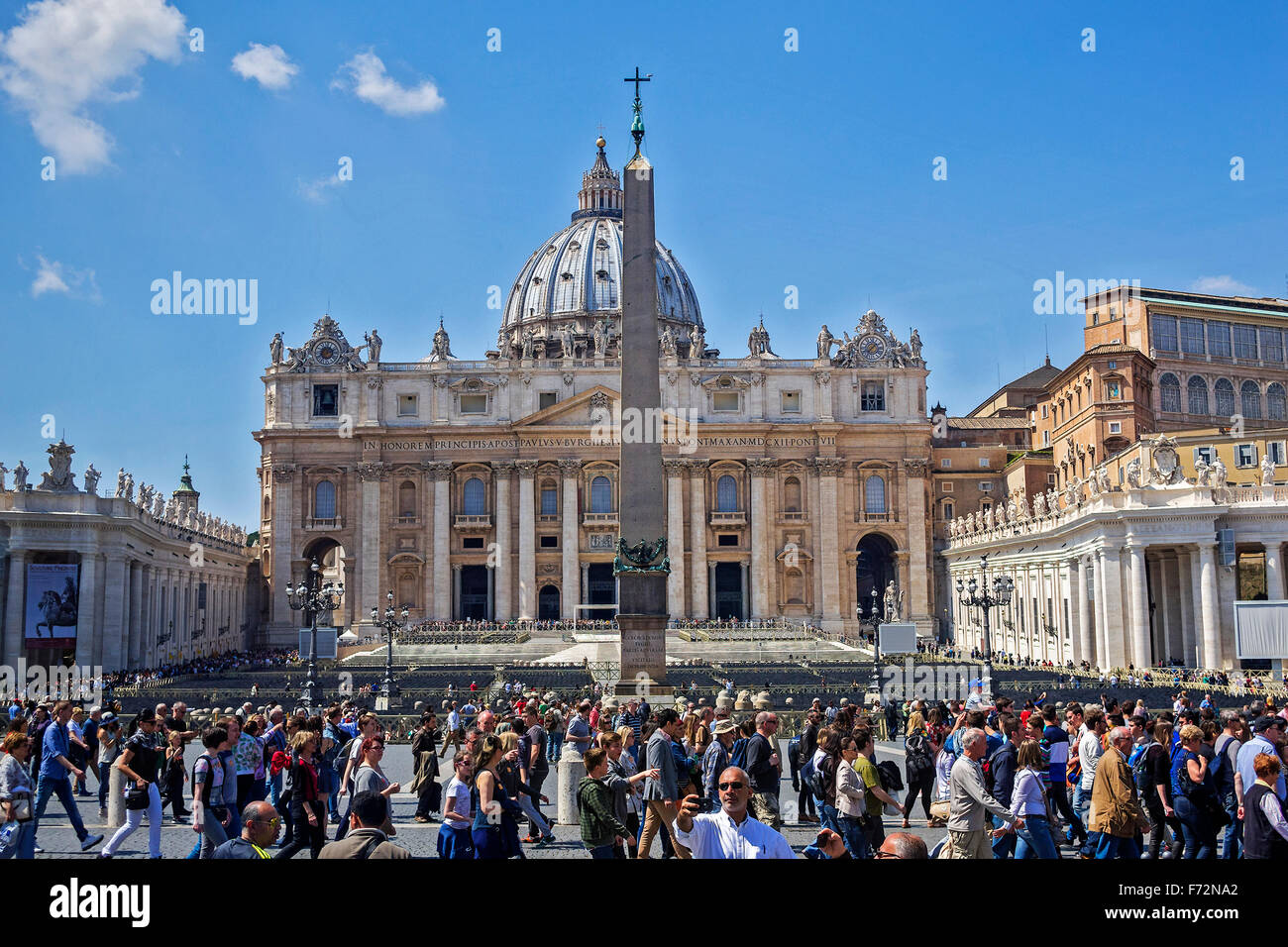 Die Massen In St. Peters Platz das Vatikan Rom-Italien Stockfoto