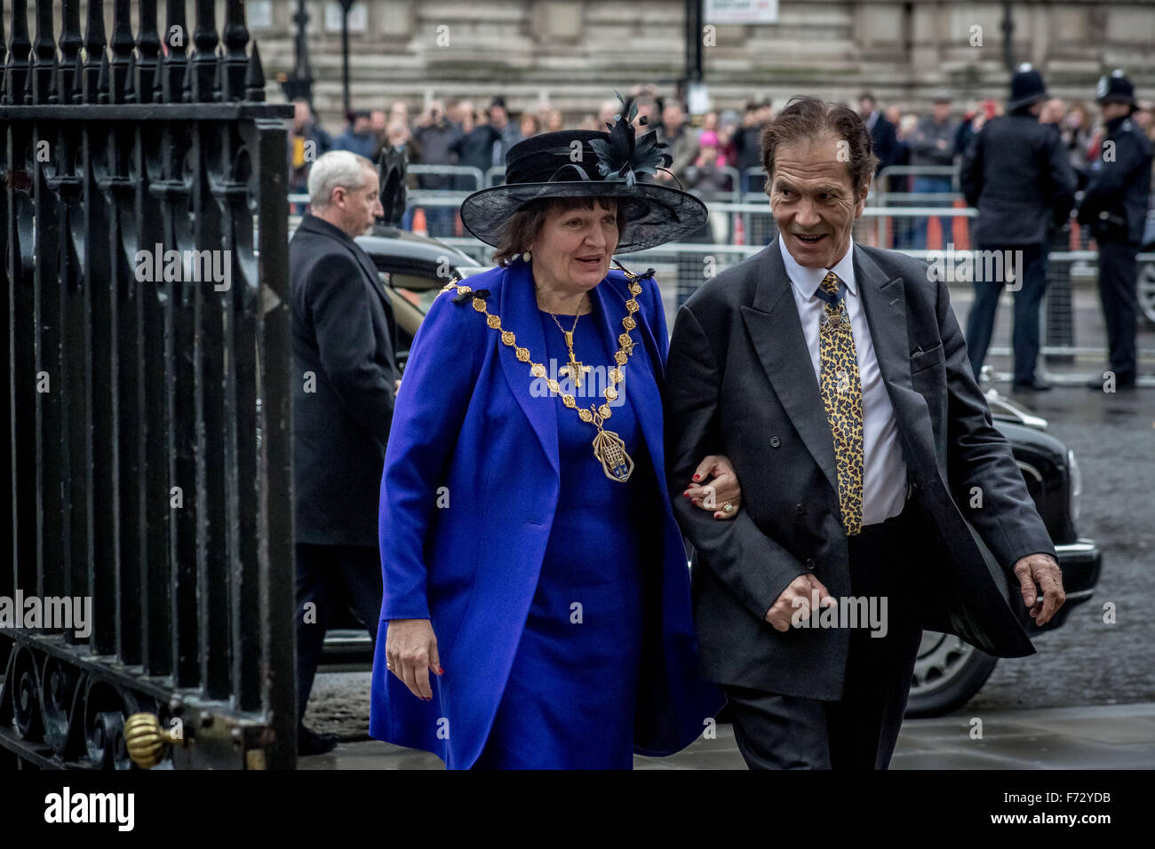 London, UK. 24. November 2015. Jeffrey Evans Lord Mayor of London kommt zur Teilnahme an der zehnten Generalsynode am Westminster Abbey Credit: Guy Corbishley/Alamy Live News Stockfoto