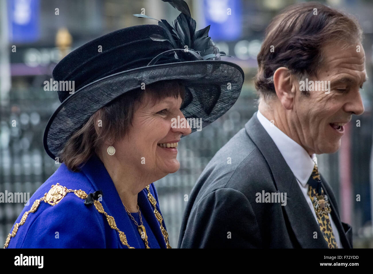 London, UK. 24. November 2015. Jeffrey Evans Lord Mayor of London kommt zur Teilnahme an der zehnten Generalsynode am Westminster Abbey Credit: Guy Corbishley/Alamy Live News Stockfoto