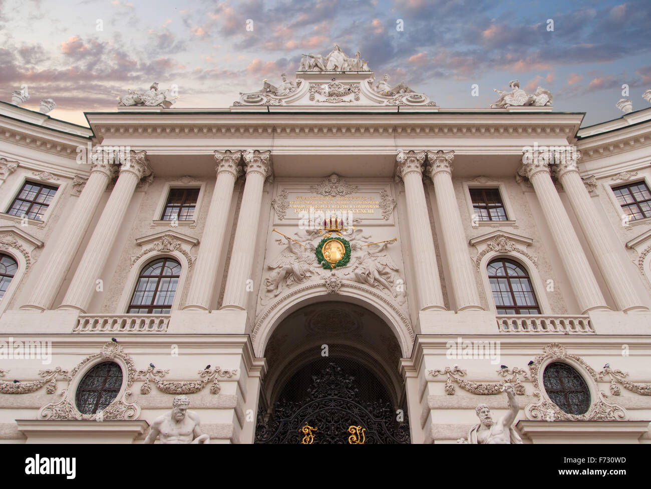 Wien, Österreich. Hofburg Palast von Michaelerplatz, Habsburg Empire Landmark in Vienn gesehen Stockfoto