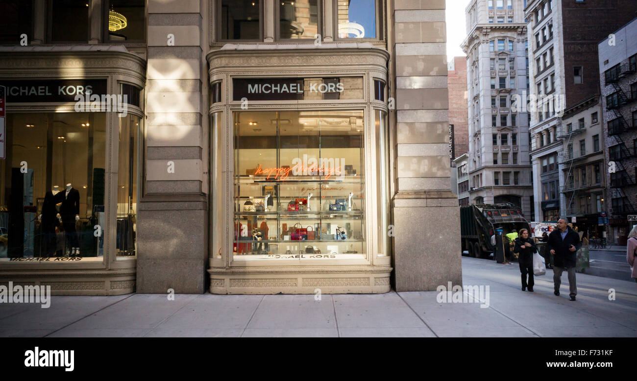 Michael Kors Storefront auf der Fifth Avenue New York USA Stockfotografie Alamy
