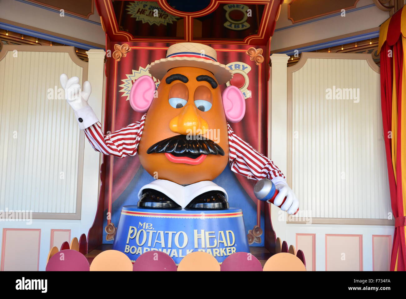 Seine kleine Welt, Xmas Display fahren im Disneyland, Los Angeles. Stockfoto