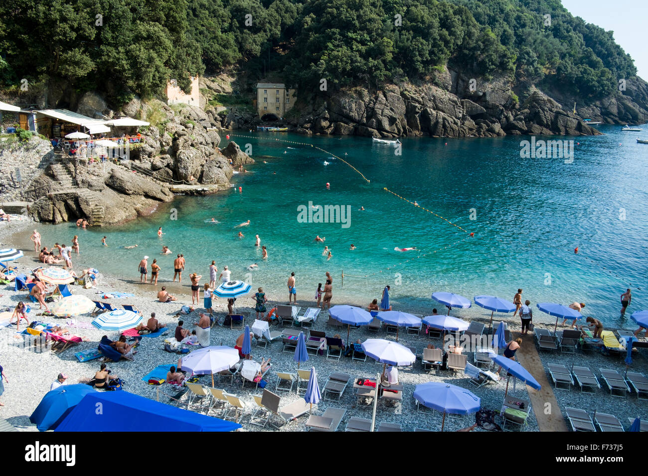 Das Dorf von San Fruttuoso, Ligurien, Italien, mit seinem berühmten Kloster Stockfoto