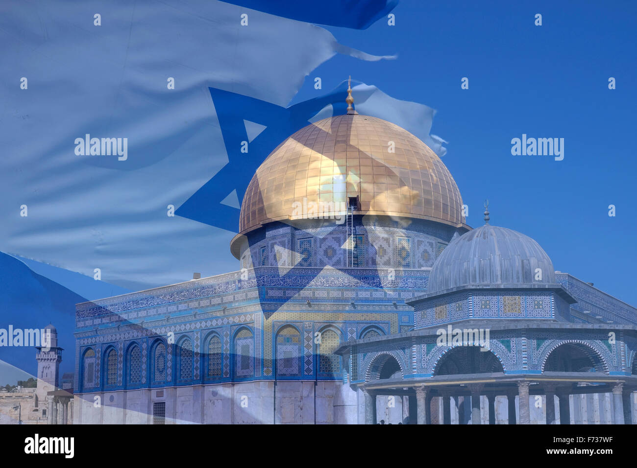 Doppelbelichtung einer zerfetzten israelischen Flagge, die in der flattert Wind über den Felsendom im Tempelberg Alte Stadt östlich von Jerusalem in Israel Stockfoto