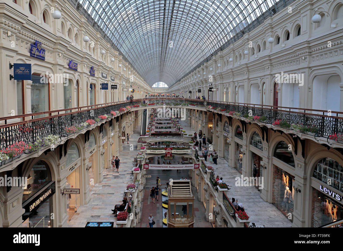 In dem Kaufhaus GUM am Roten Platz in Moskau, Russland. Stockfoto