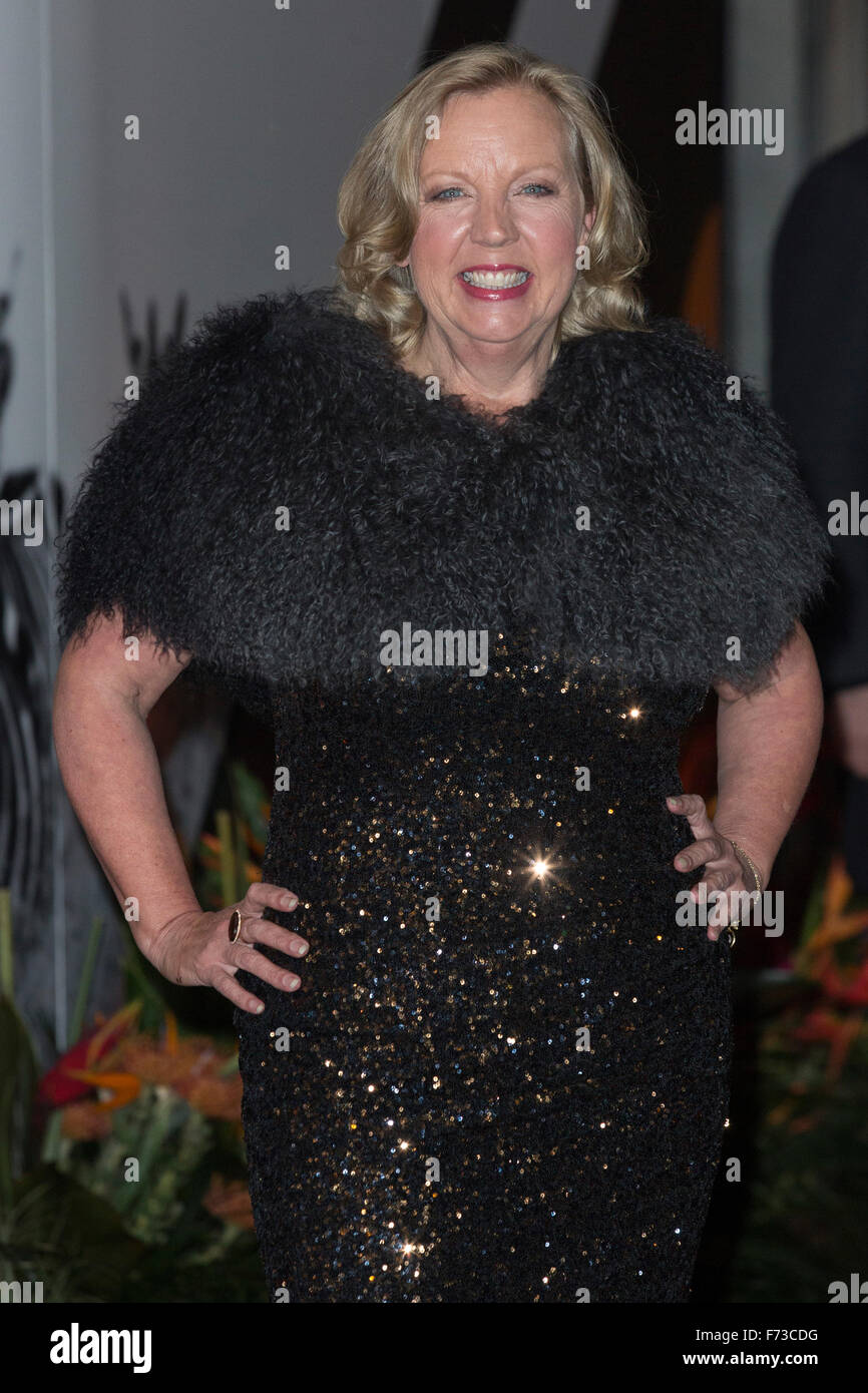 London, UK. 24. November 2015. Dragon es Den Stern Deborah Meaden kommen für die 2015 Tusk Conservation Awards an das Claridge Ballroom in London. Bildnachweis: Lebendige Bilder/Alamy Live-Nachrichten Stockfoto