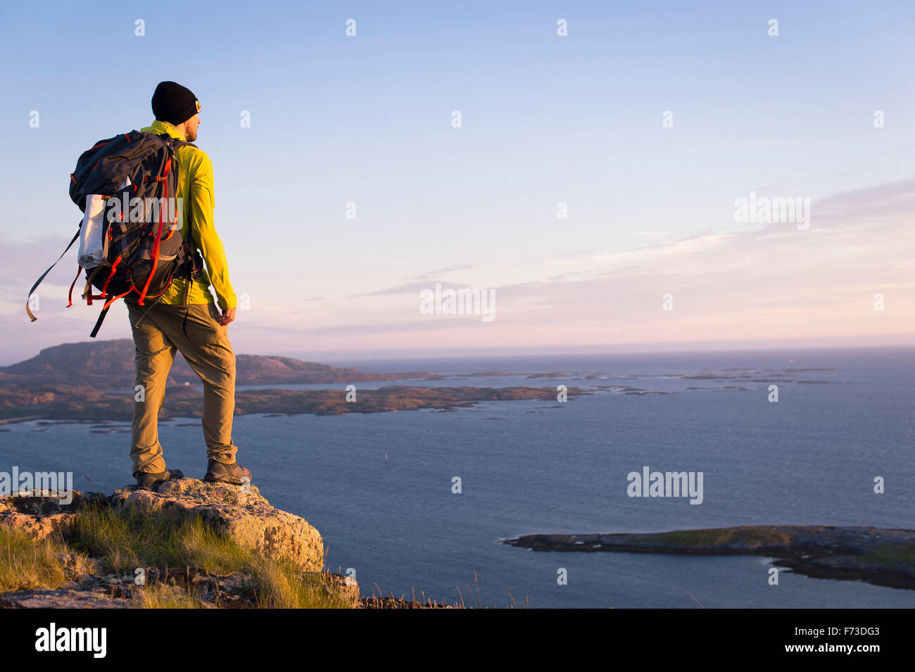 Ein Blick auf die Insel Stoksund Norwegen Wanderer Stockfoto