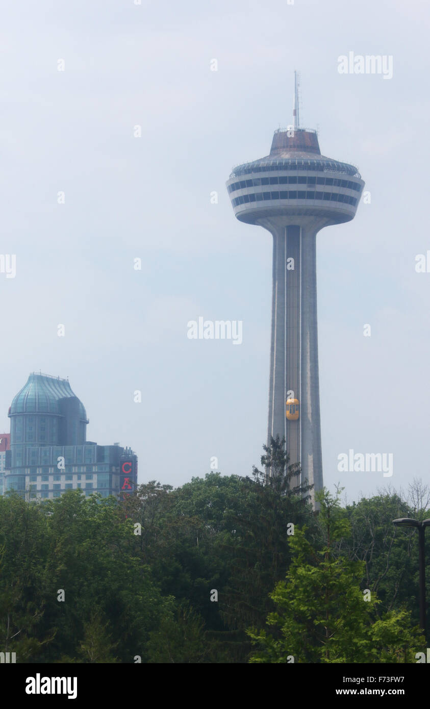 Skylon Tower. Blick vom Niagara Skywheel, Clifton Hill, Niagara Falls, Ontario, kan. Stockfoto