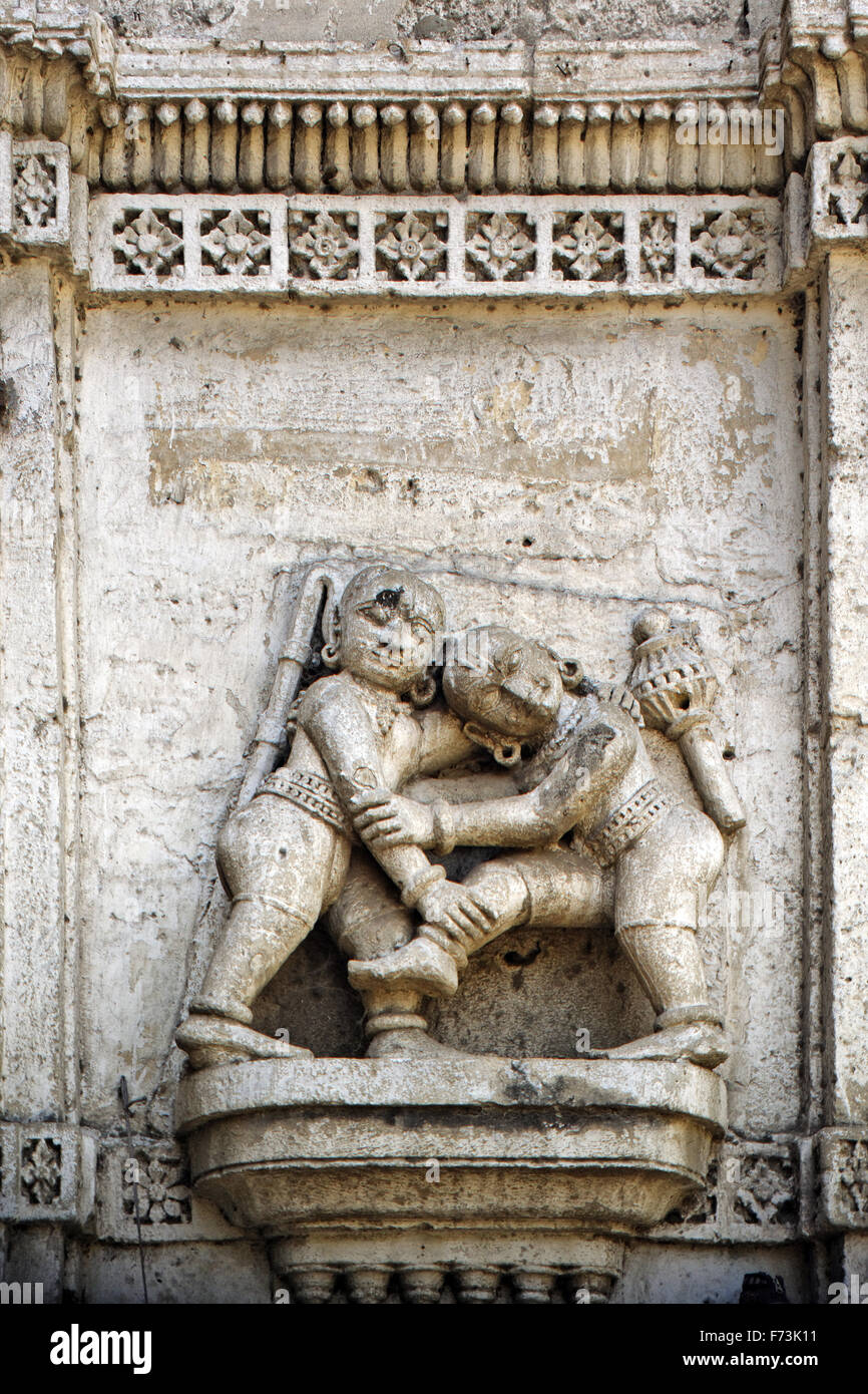 Wrestling Statue, Khambhalia Tor, jamnagar, saurashtra, gujarat, indien, asien Stockfoto