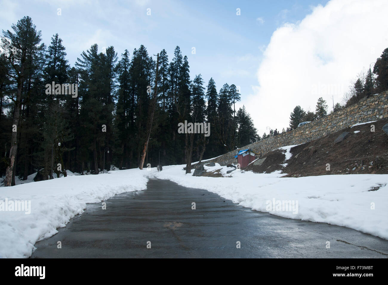 Schneebedeckte Straße, Honegg, Kaschmir, Indien, Asien Stockfoto