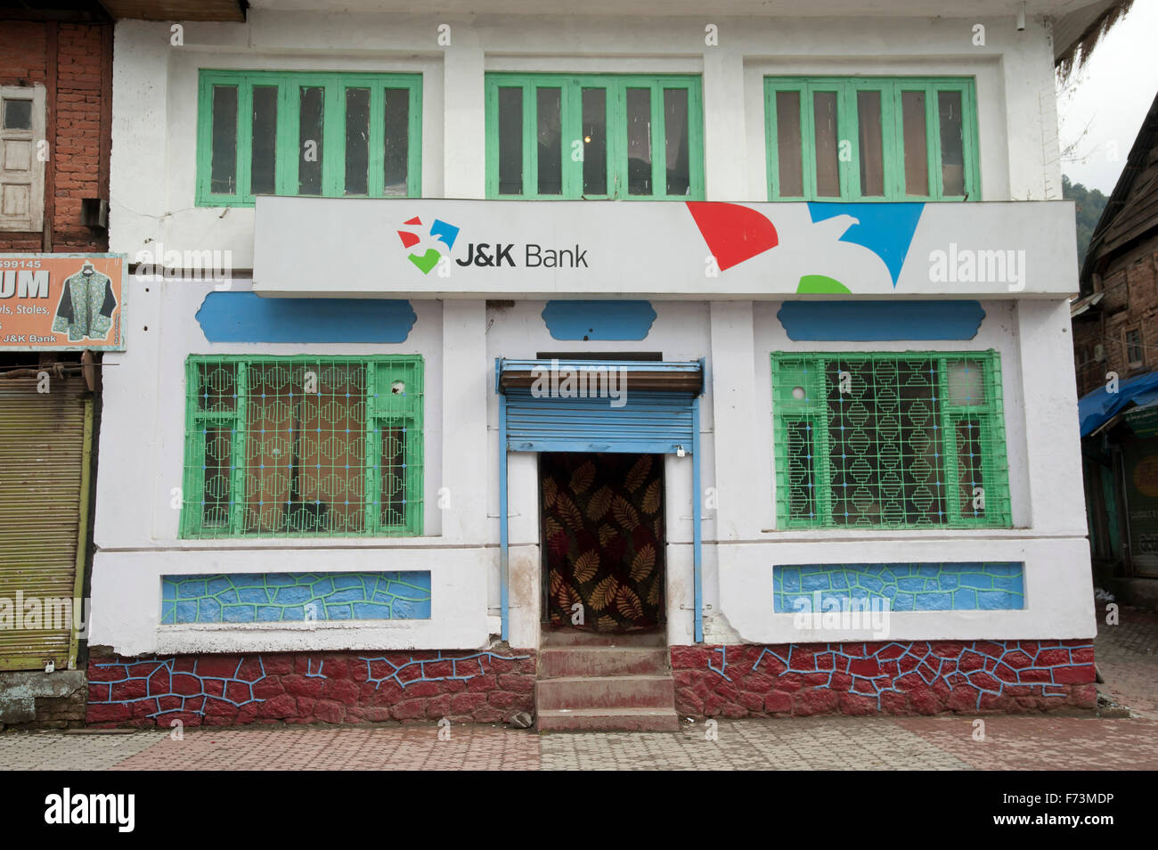 J & K Bank Filialgebäude , Pahalgam , Jammu und Kashmir , Indien , Asien Stockfoto