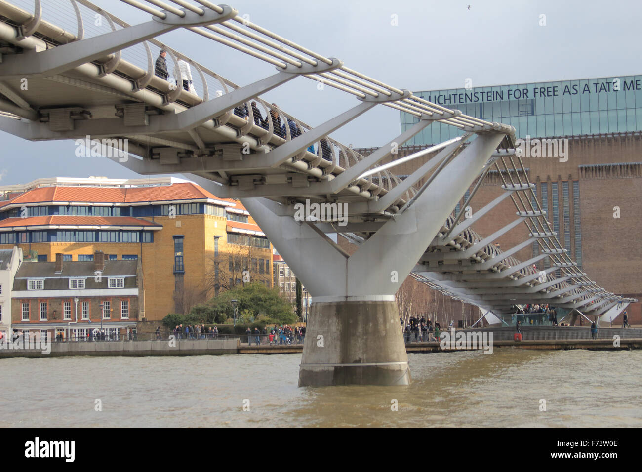 Tate Modern und der Millennium Bridge, London Stockfoto