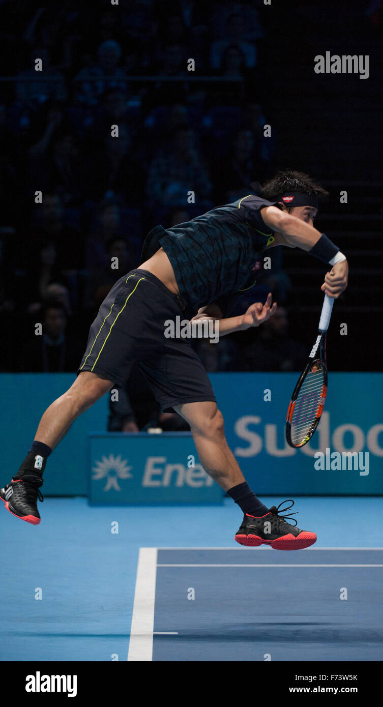 Kei Nishikori (JPN) Tag 5 Einzel auf der ATP World Tour Finals 2015, O2 Arena spielt Roger Federer. Stockfoto