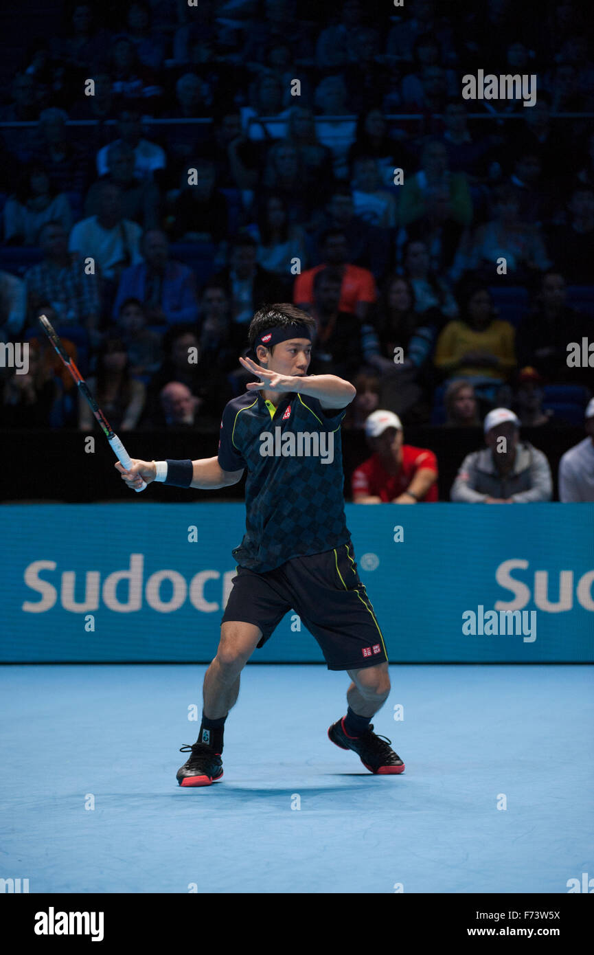 Kei Nishikori (JPN) Tag 5 Einzel auf der ATP World Tour Finals 2015, O2 Arena spielt Roger Federer. Stockfoto