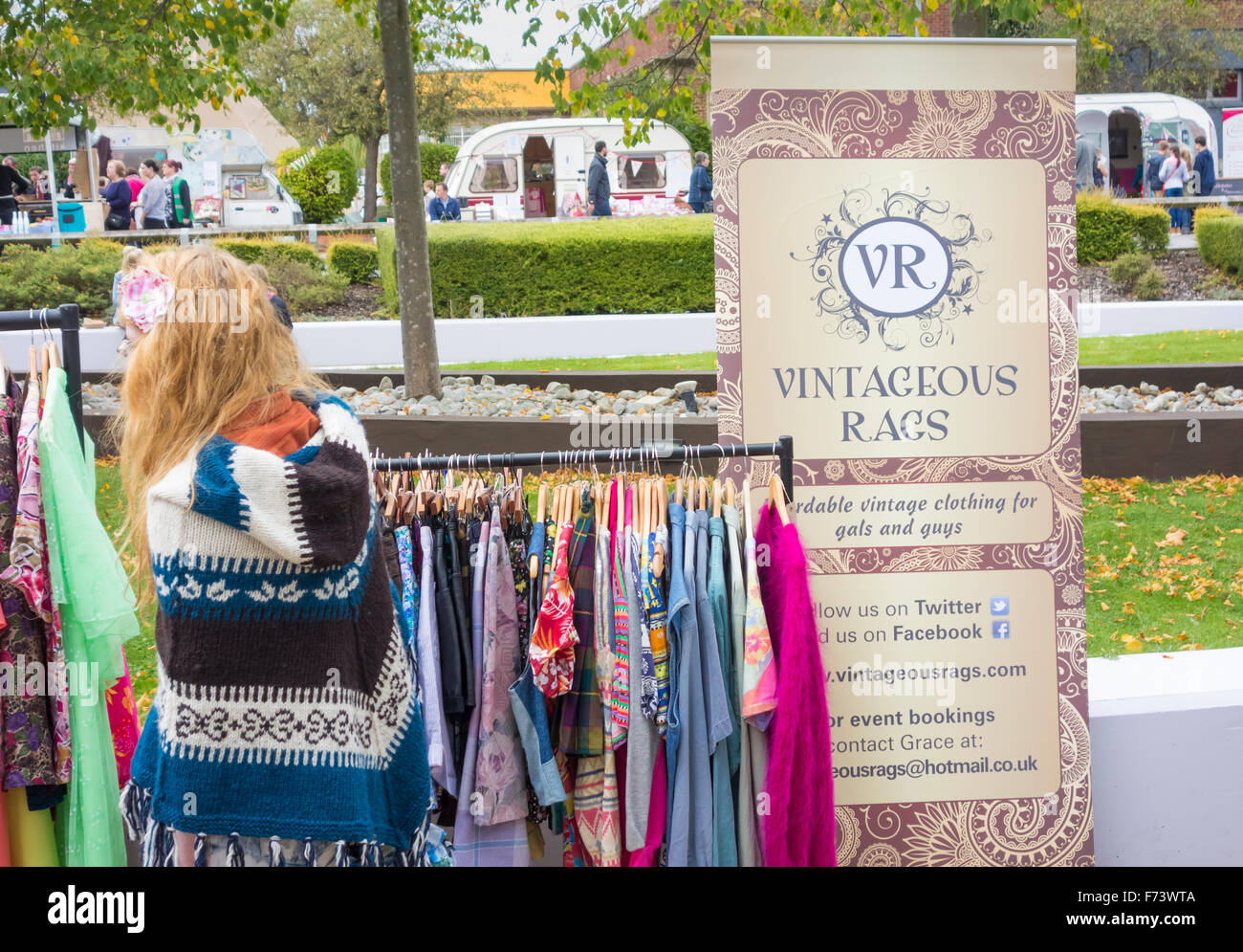 Vintage Kleidung stall Sparsamkeit Festival in Lingfield Punkt, Darlington. UK Stockfoto