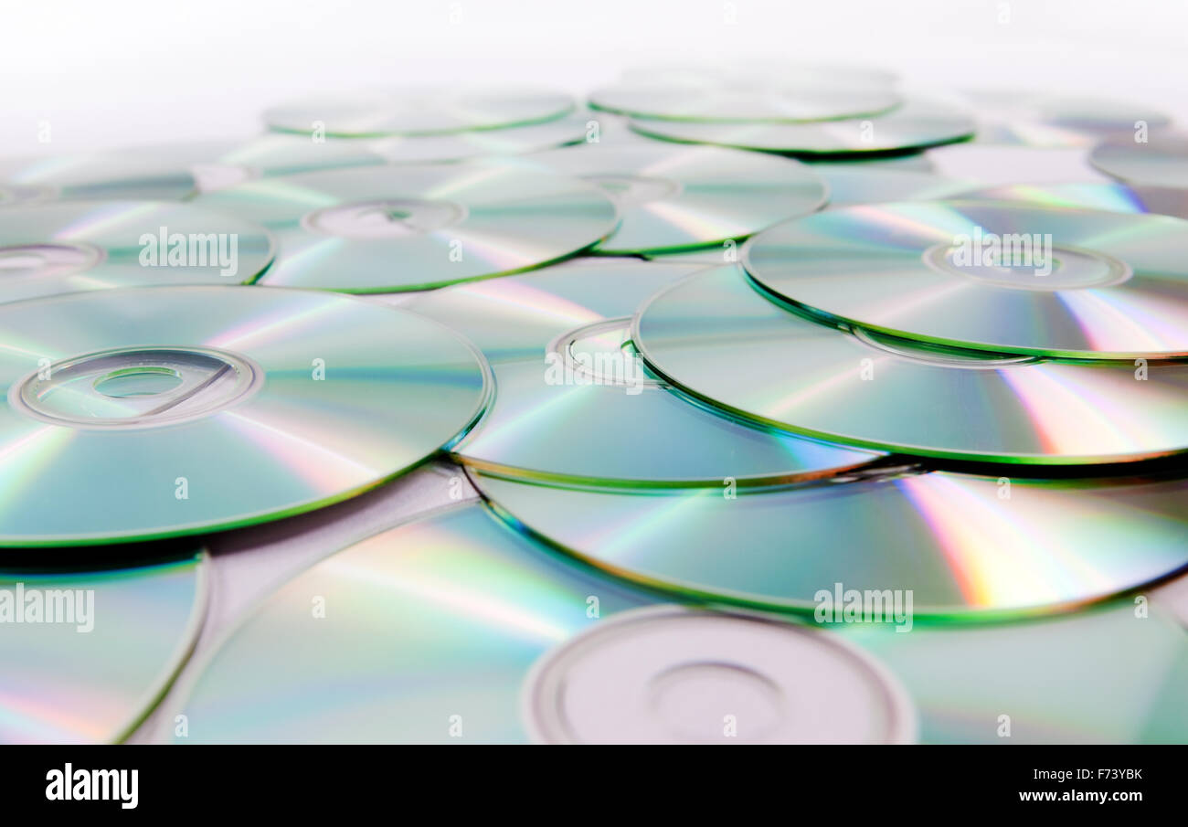 CD- und DVD-isoliert auf weiß Stockfoto