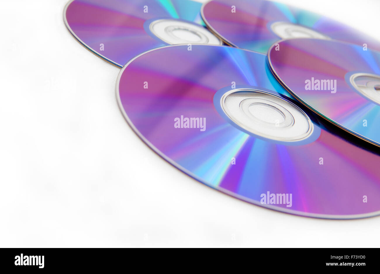 CD- und DVD-isoliert in weiß Stockfoto