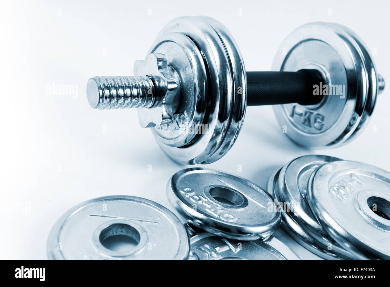 Gymnastik-Hintergrund mit Gewichten oder Hanteln. Textfreiraum Stockfoto