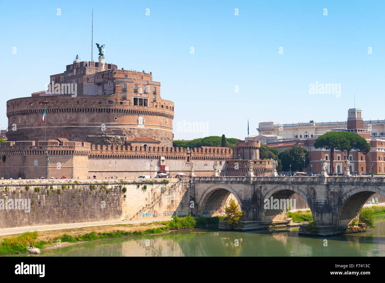 Stadtbild von Rom mit St. Angelo Brücke im Sommer Stockfoto
