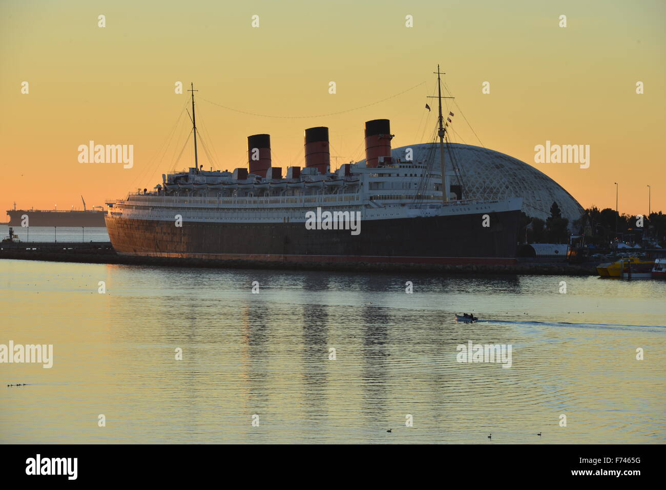 Queen Mary bei Sonnenaufgang Stockfoto