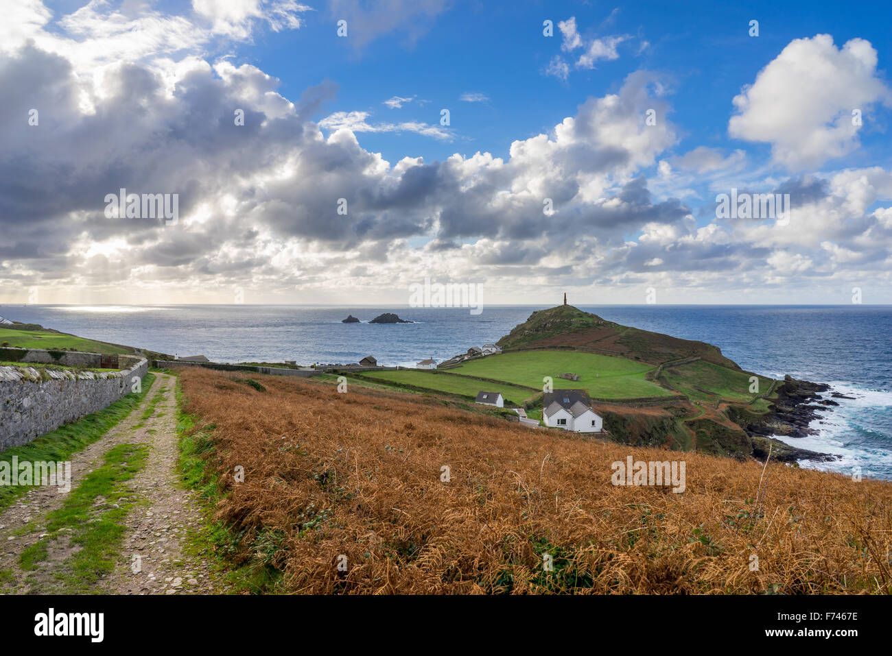 Die Landzunge am Cape Cornwall die Website von einem ehemaligen Tin Mine in der Nähe von St nur England UK Europa Stockfoto