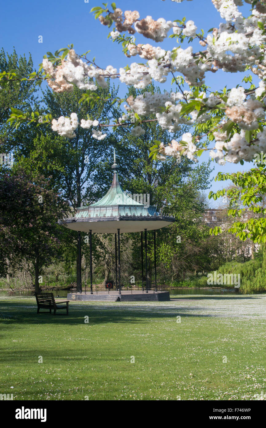 Der Regent Park Musikpavillon im Frühjahr Frühling London England UK Stockfoto