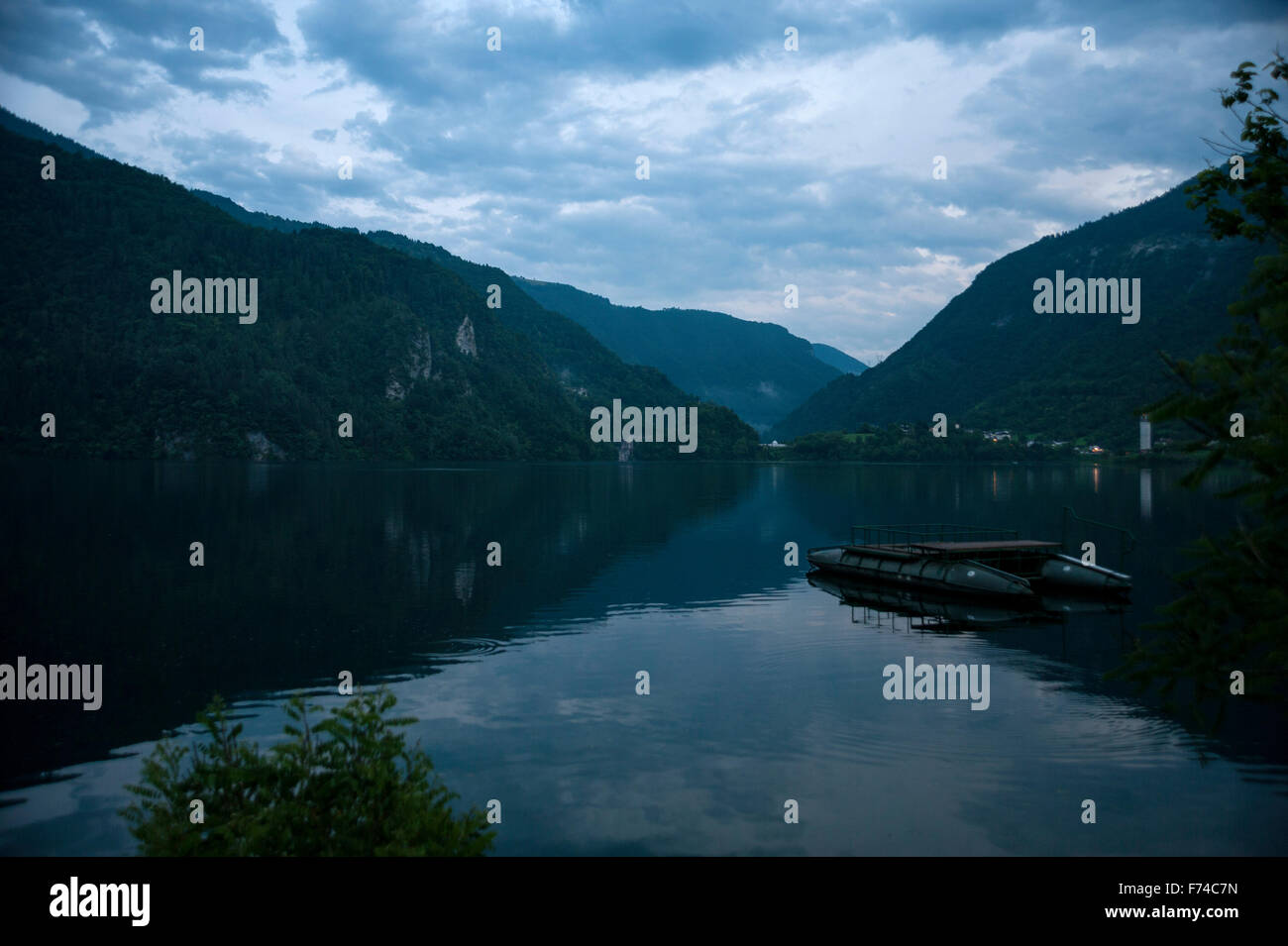 Lago di Corlo, Ende, Veneto, Italien, Stockfoto