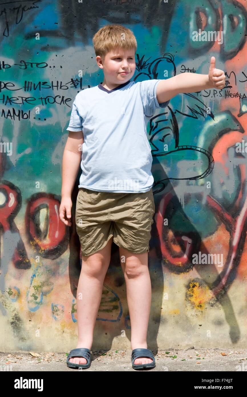 Kind mit graffiti Stockfoto