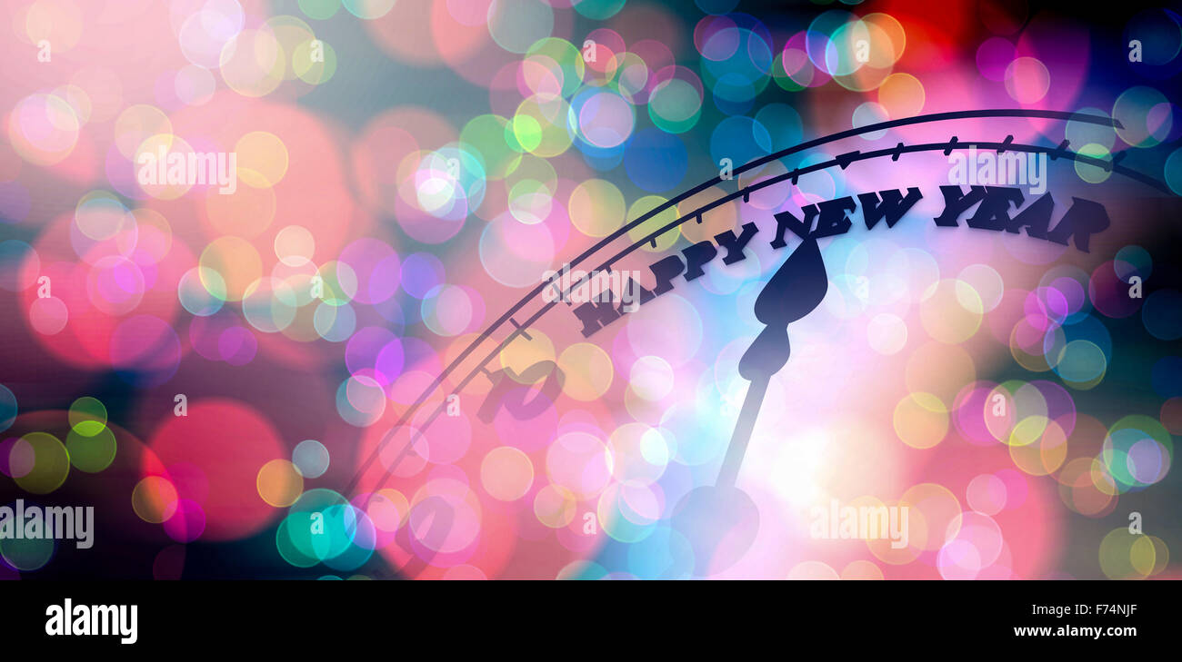 Zusammengesetztes Bild des guten Rutsch auf Uhr auf weißem Hintergrund Stockfoto