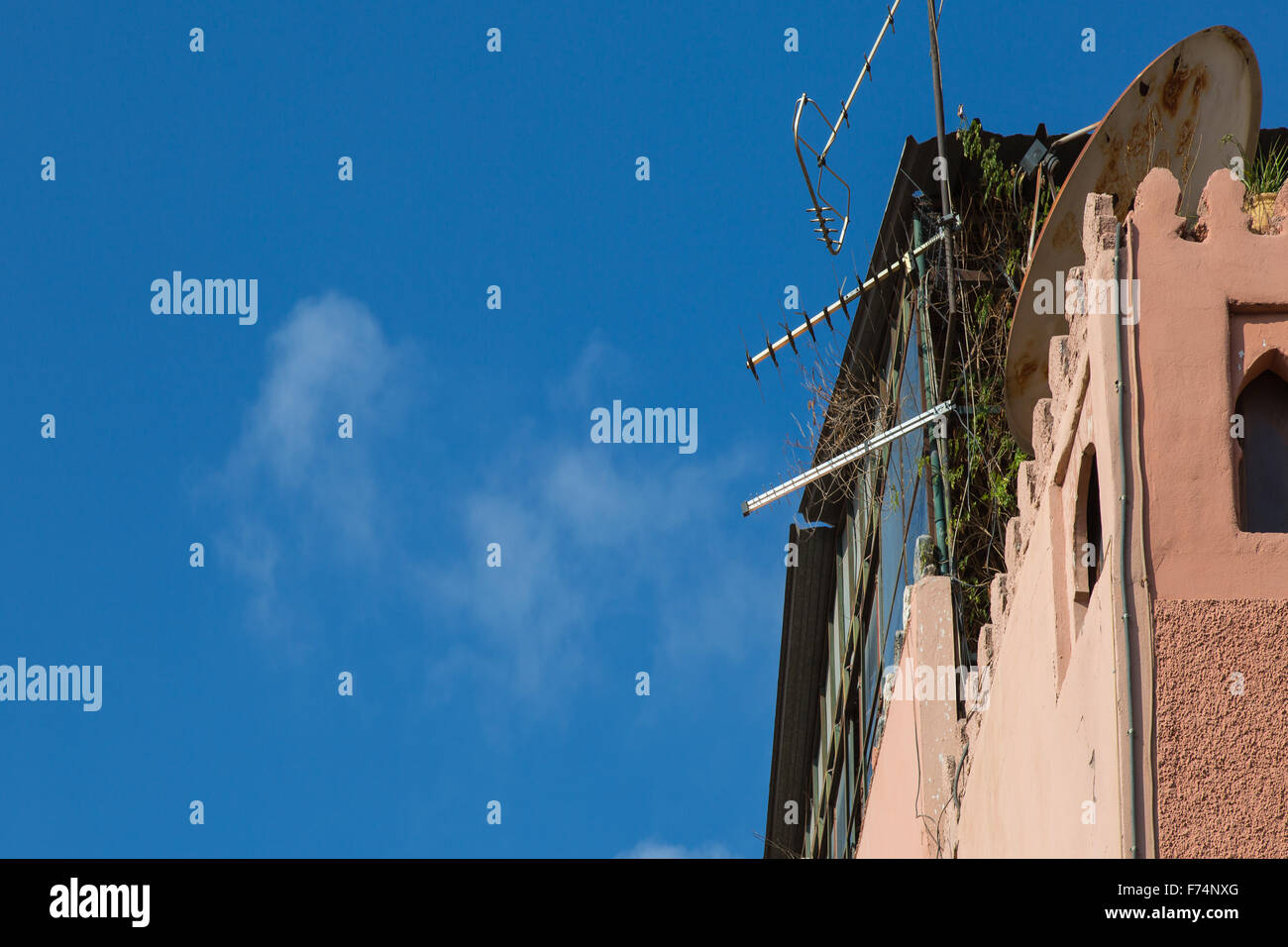 Typischer Himmel über Marrakesch in Marokko schönes Wetter prognostiziert Stockfoto