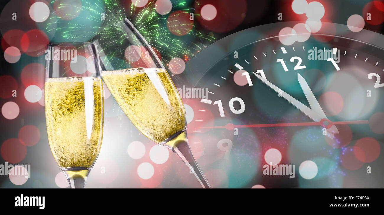 Zusammengesetztes Bild der Sektgläser Klirren Stockfoto