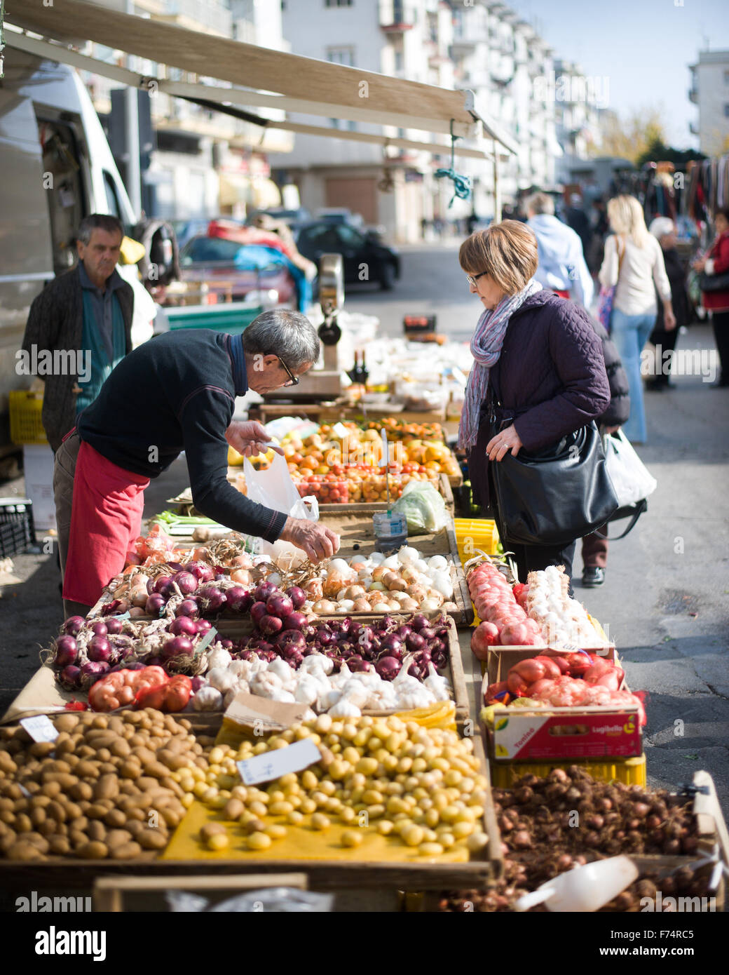 Ostuni Lebensmittelmarkt, Ostuni, Apulien, Italien Stockfoto