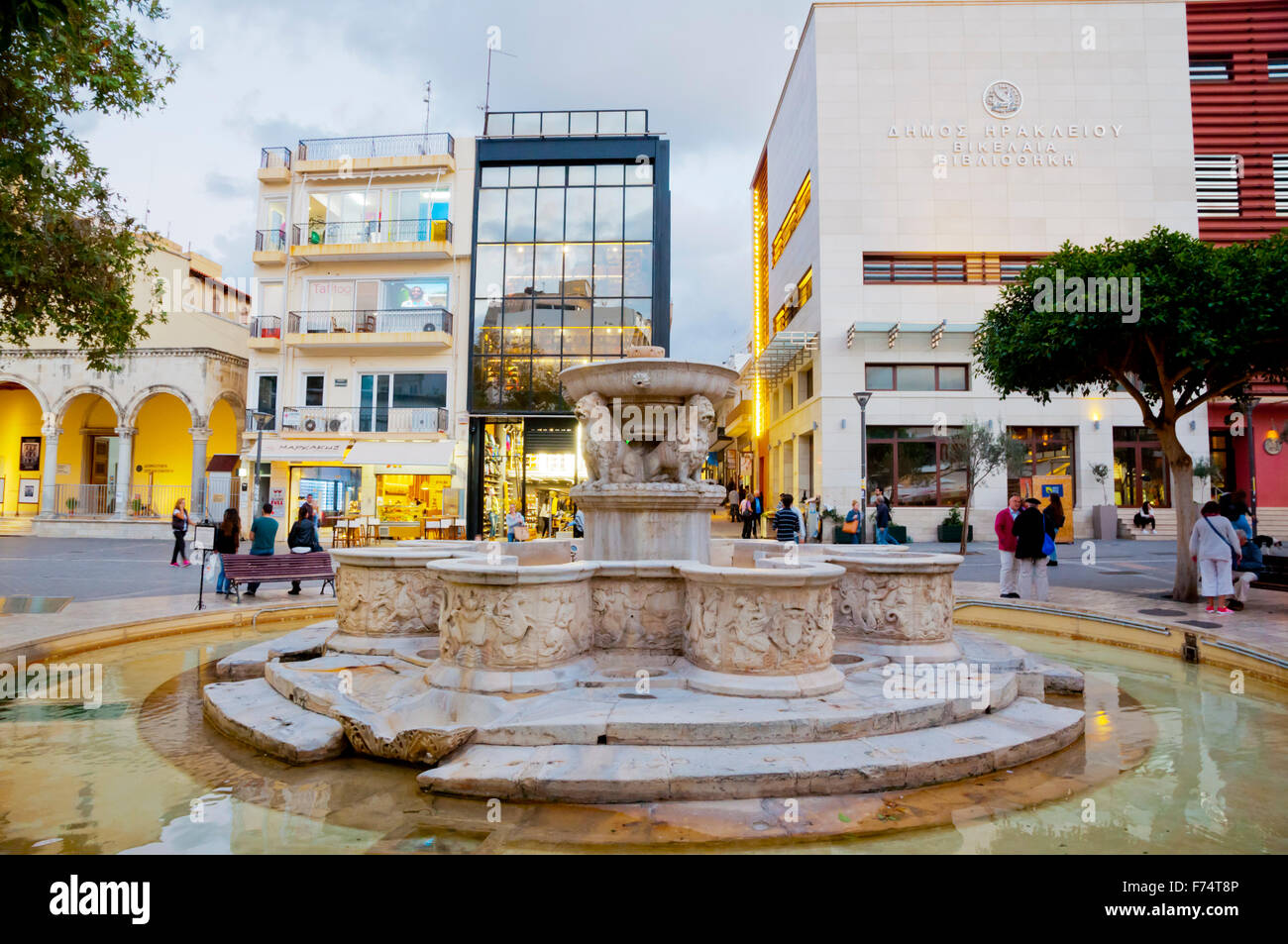 Morosini Brunnen, Löwen Square, Eleftheriou Venizelou, Heraklion, Kreta, Griechenland Stockfoto