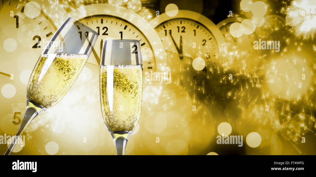 Zusammengesetztes Bild der Sektgläser Klirren Stockfoto