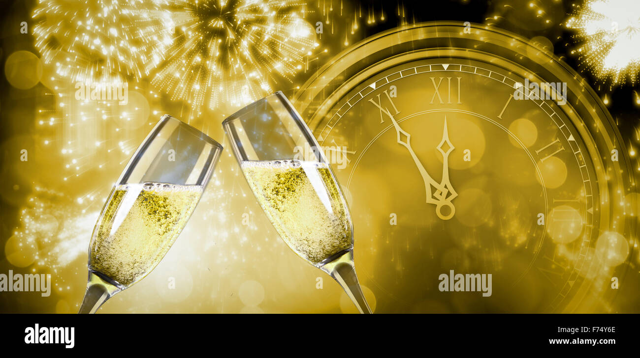 Zusammengesetztes Bild der Sektgläser Klirren Stockfoto