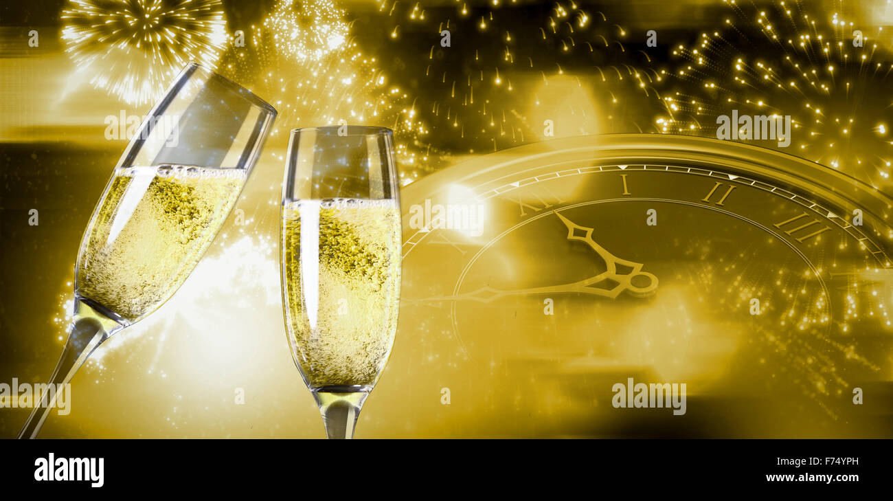 Zusammengesetztes Bild der Sektgläser Klirren Stockfoto