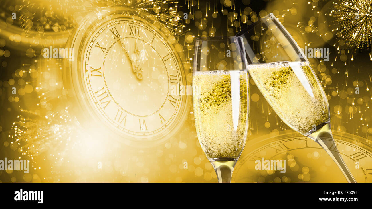 Zusammengesetztes Bild der Sektgläser Klirren Stockfoto