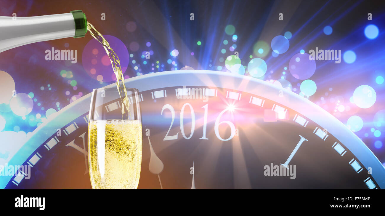 Zusammengesetztes Bild der Champagner in Strömen Stockfoto