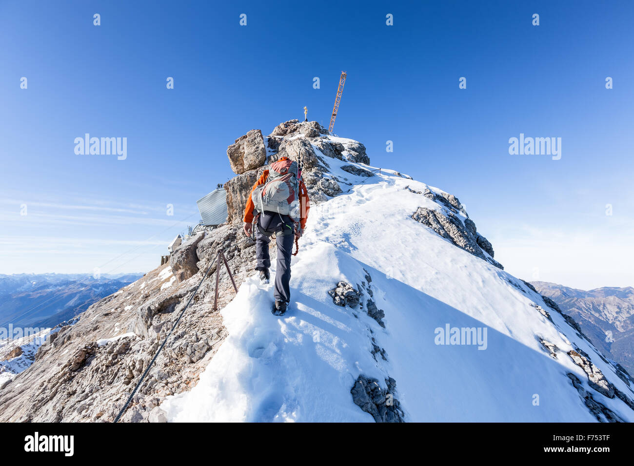 Fast auf dem Gipfel des Zugspitzmassivs, Garmisch-Partenkirchen, Deutschland, Alpen, Europa, EU Stockfoto
