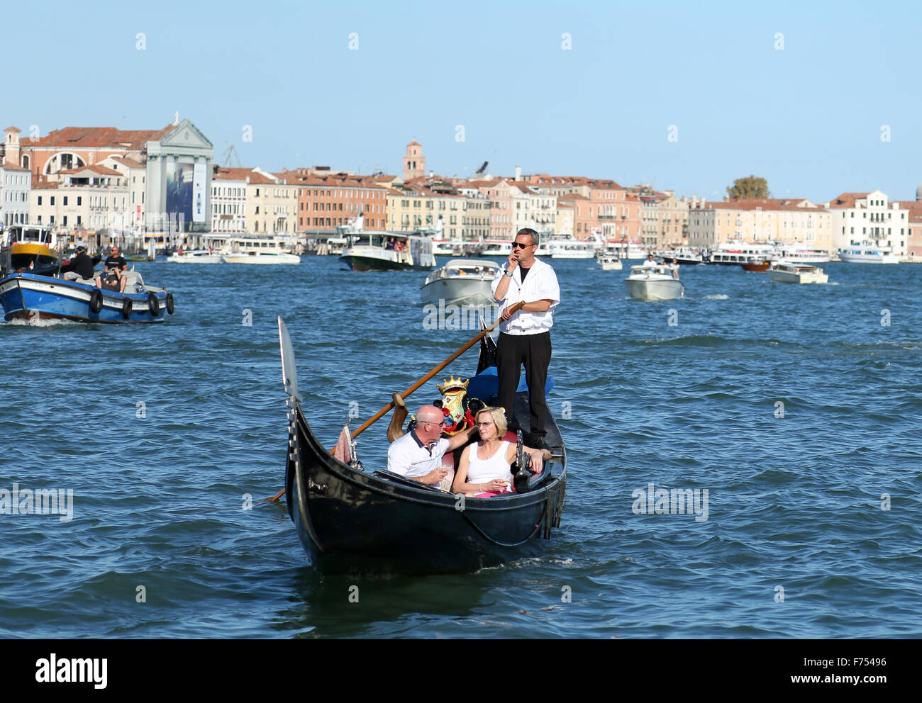 Romantisch zu zweit in einer Gondel in Venedig Italien, September 2015 Stockfoto