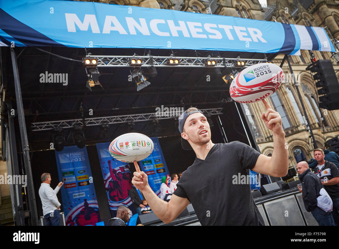 Rugby World Cup 2015 Fanzine in Manchester Albert Square, bla Geschick Anzeige Spinnen finger Stockfoto