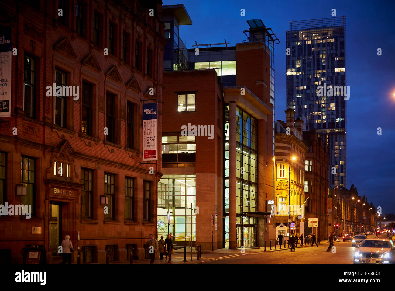 Manchester Deansgate umrahmt mit Beetham Tower Beetham Tower (Hilton Tower) ist ein Wahrzeichen 47-geschossige gemischt genutzten Wolkenkratzer in Ma Stockfoto