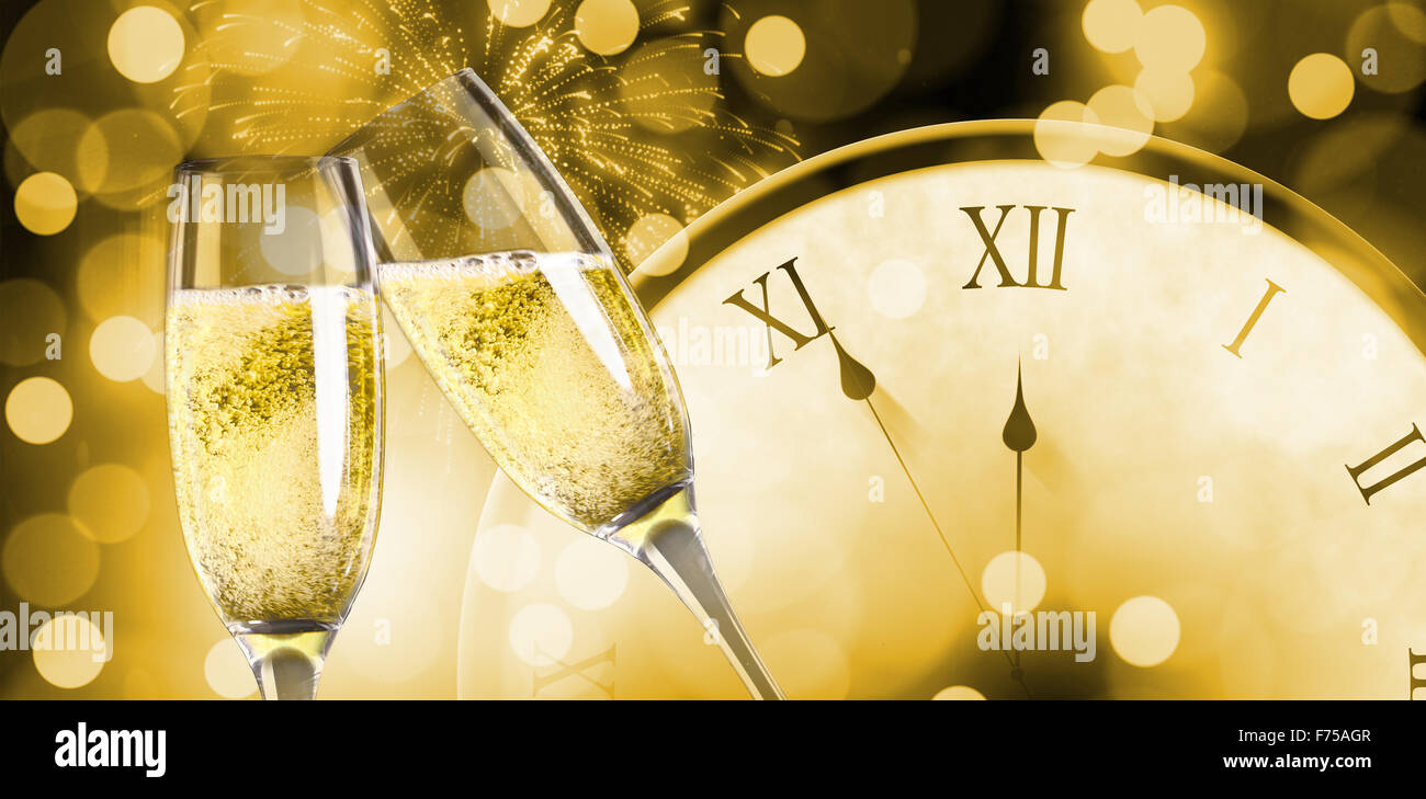Zusammengesetztes Bild der Sektgläser Klirren Stockfoto