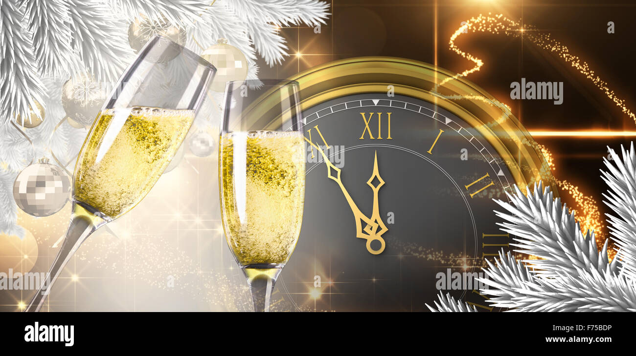Zusammengesetztes Bild der Sektgläser Klirren Stockfoto