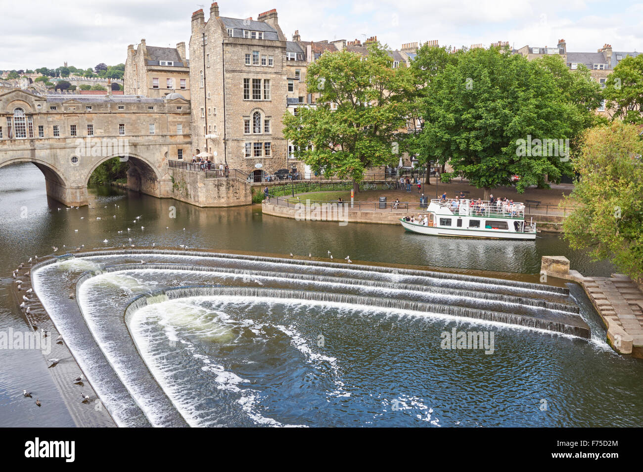 Pulteney Bridge und Pulteney Wehr auf den Fluss Avon in Bath, Somerset England United Kingdom UK Stockfoto