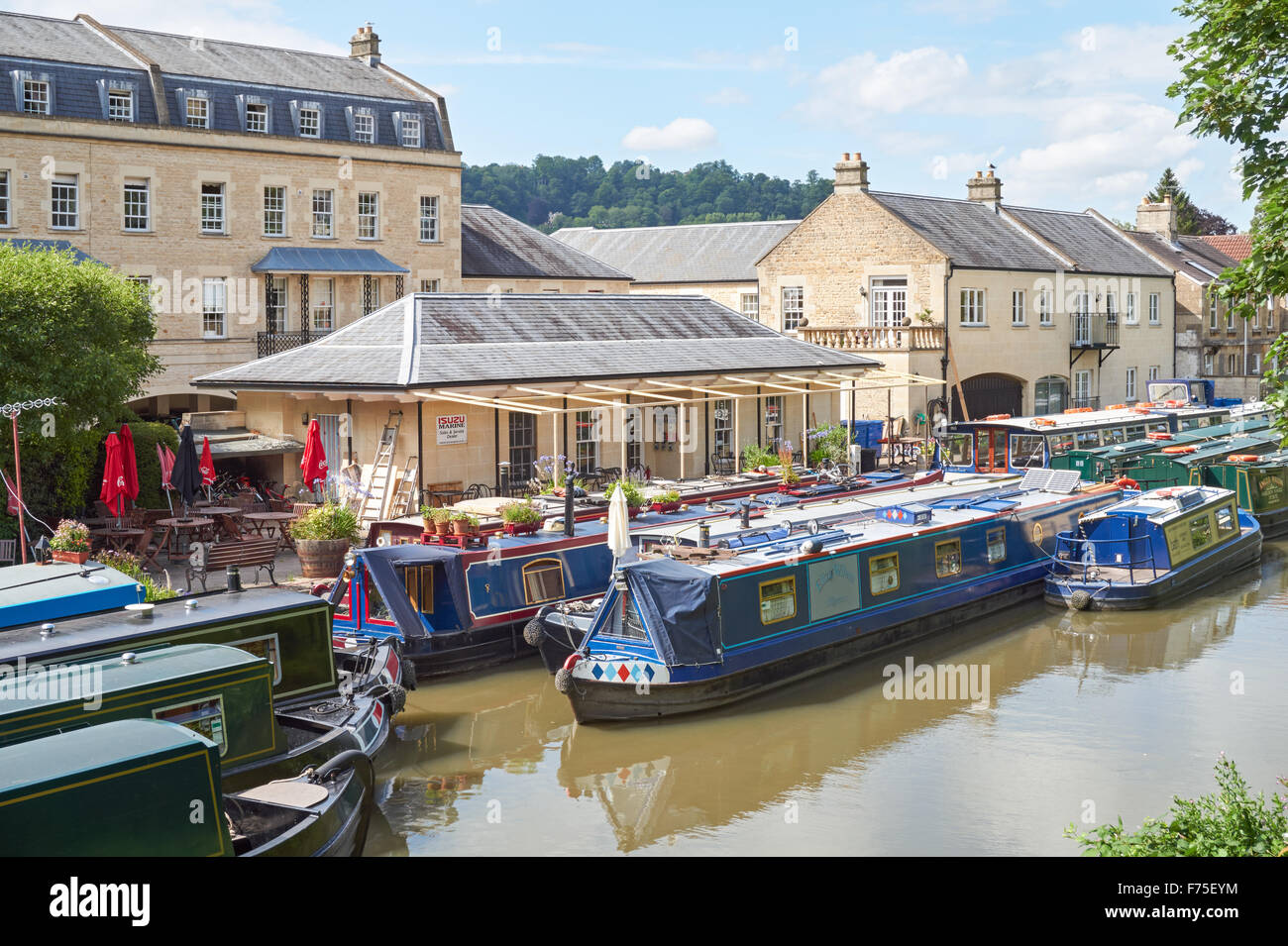 Narrowboats am Sydney Wharf am Kennet und Avon Kanal, Bath Somerset England Vereinigtes Königreich Großbritannien Stockfoto