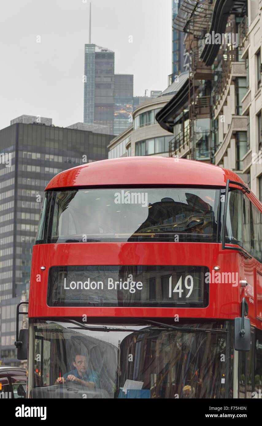 New London Bus. Roten Doppeldeckerbus Stockfoto