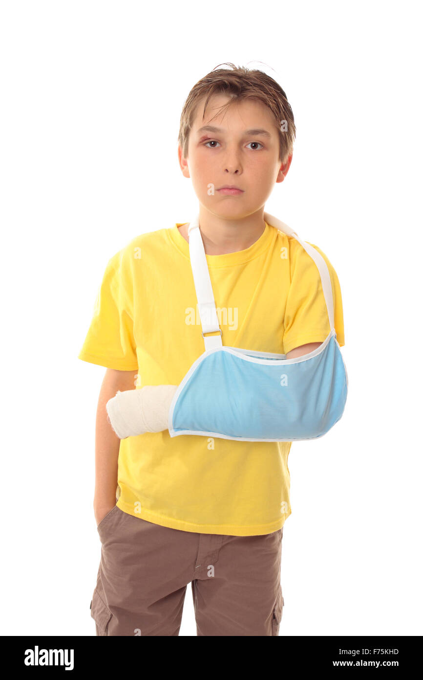 Junge in Armschlinge Stockfoto